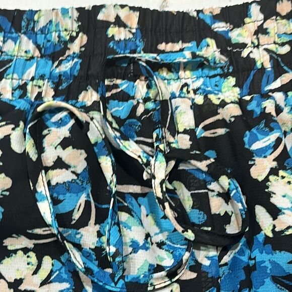 Charlotte Russe | Blue Floral Black Lace Women’s Casual Summer Shorts - Picture 6 of 10